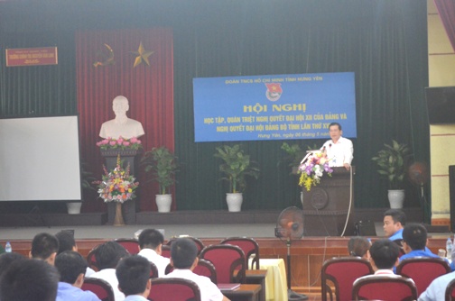  ảnh: Đ/c Phạm Văn Nghệ - Phó Trưởng ban Tuyên giáo Tỉnh ủy Hưng Yên truyền đạt Nghị quyết